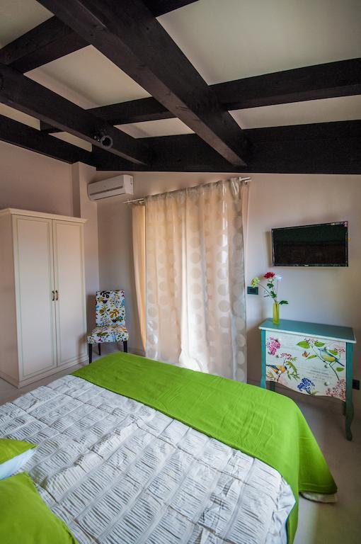 B&B I Fiori Del Mare Агрополи Стая снимка